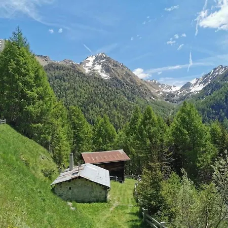 Idyllisches Und Alleinstehendes Maiensaess In Val